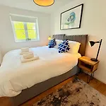 Filton's 2 Bedroom Flat With Parking Next To Filton College Апартаменты *