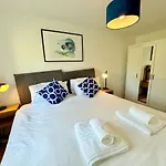 Filton's 2 Bedroom Flat With Parking Next To Filton College Апартаменты Бристоль