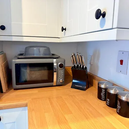 아파트 Filton's 2 Bedroom Flat With Parking Next To Filton College