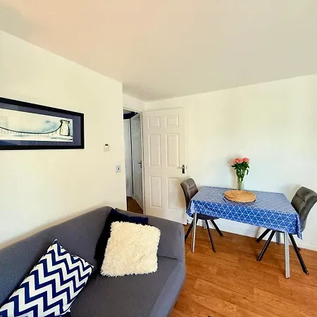 Filton's 2 Bedroom Flat With Parking Next To Filton College 公寓 *