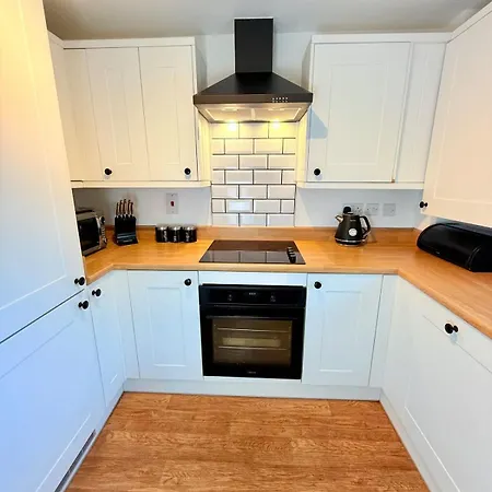 Filton's 2 Bedroom Flat With Parking Next To Filton College Apartmán Bristol