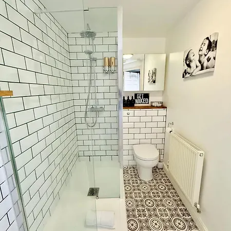 Filton's 2 Bedroom Flat With Parking Next To Filton College * Bristol