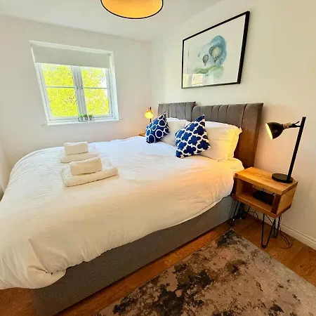Filton's 2 Bedroom Flat With Parking Next To Filton College Apartamento *