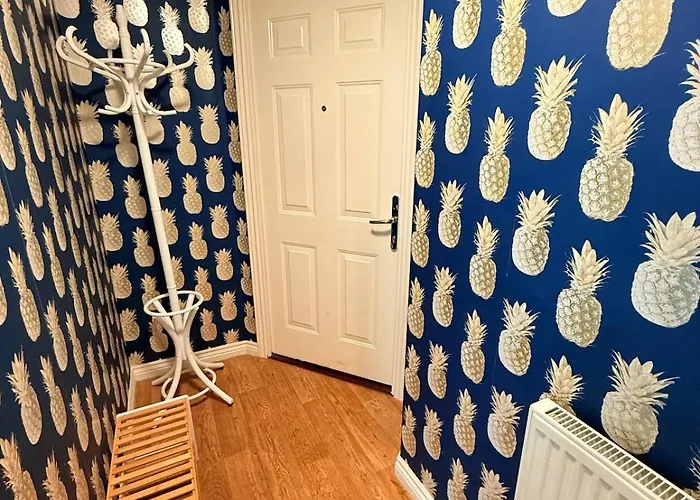 아파트 Filton's 2 Bedroom Flat With Parking Next To Filton College 브리스틀