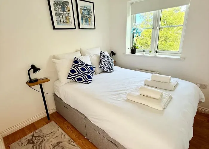 Apartament Filton's 2 Bedroom Flat With Parking Next To Filton College Bristol