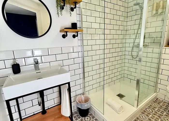 Filton's 2 Bedroom Flat With Parking Next To Filton College