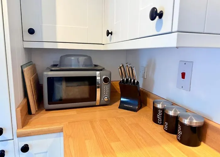 Filton's 2 Bedroom Flat With Parking Next To Filton College Bristol