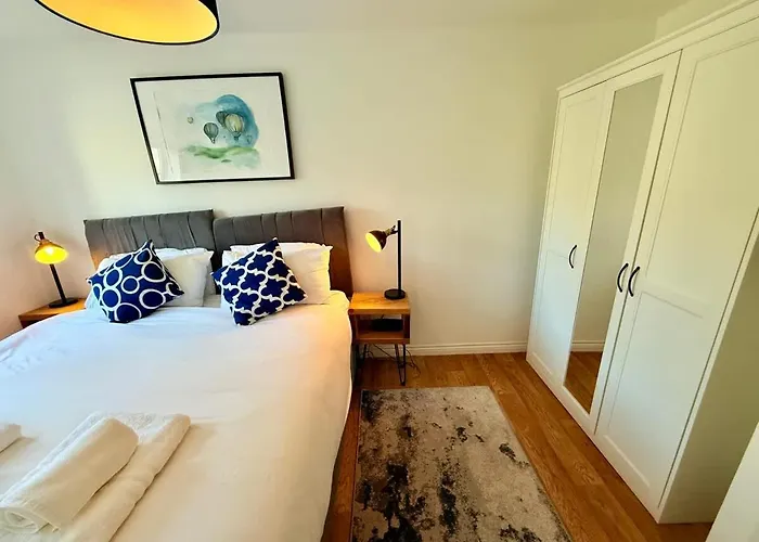 Apartmán Filton's 2 Bedroom Flat With Parking Next To Filton College Bristol