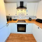 Filton's 2 Bedroom Flat With Parking Next To Filton College Apartment Bristol