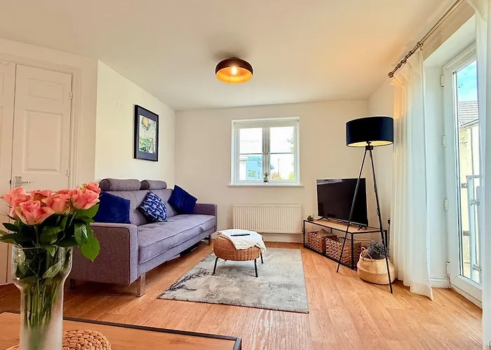 Filton's 2 Bedroom Flat With Parking Next To Filton College *