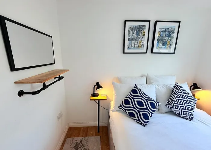 شقة Filton's 2 Bedroom Flat With Parking Next To Filton College