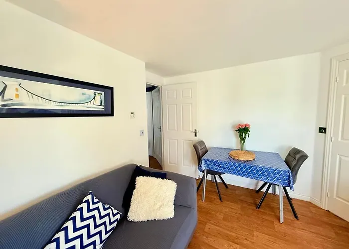 Filton's 2 Bedroom Flat With Parking Next To Filton College Appartement *