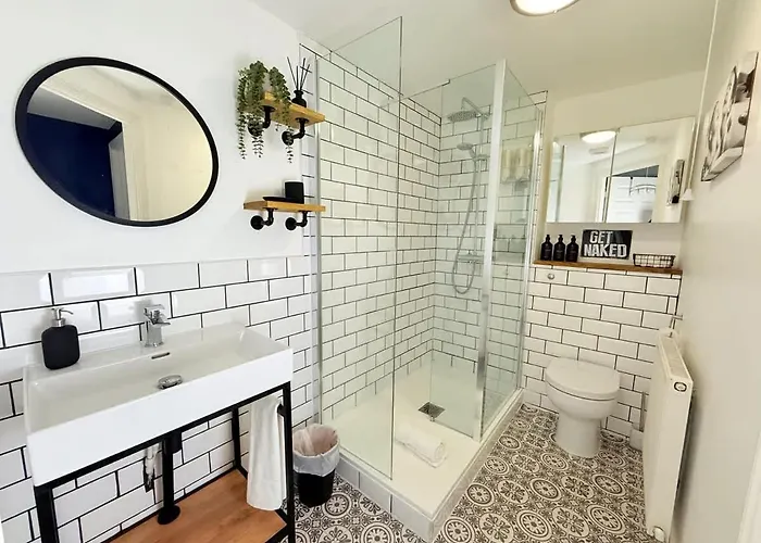 Filton's 2 Bedroom Flat With Parking Next To Filton College * Bristol